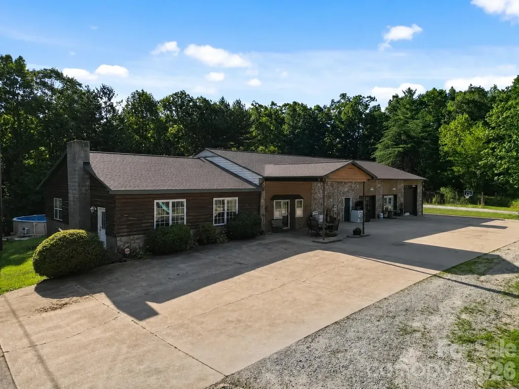 2269 Lee Roy Lane Lenoir NC 28645