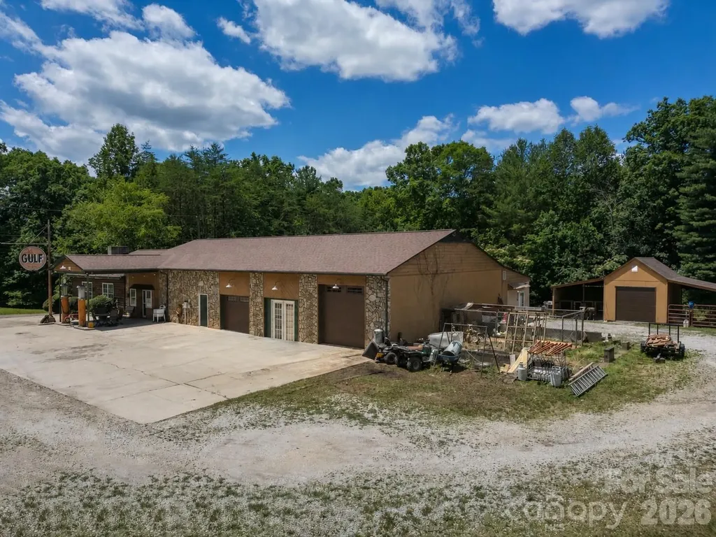 2269 Lee Roy Lane Lenoir NC 28645
