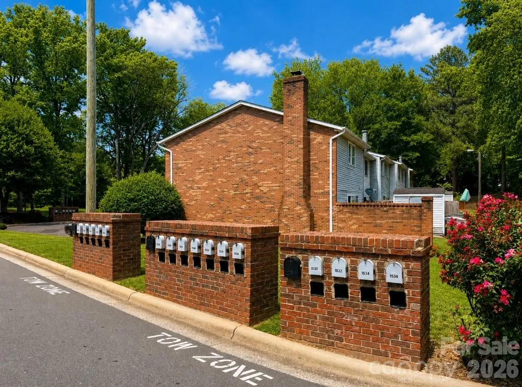 8208 Knights Bridge Road Charlotte NC 28210