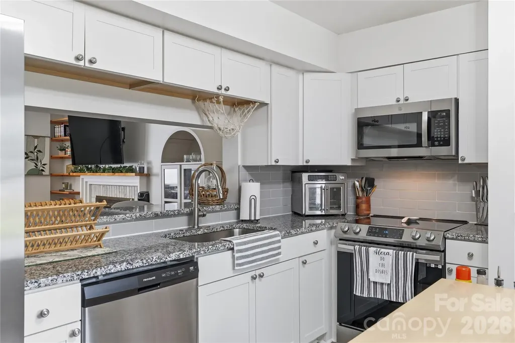 8208 Knights Bridge Road Charlotte NC 28210