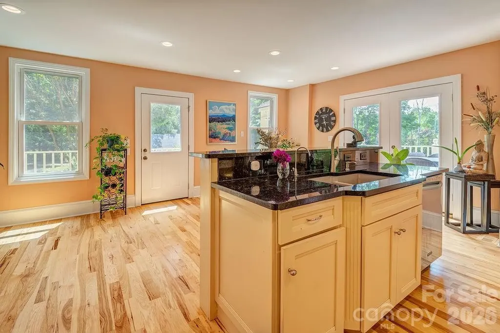 42 Church Street Weaverville NC 28787