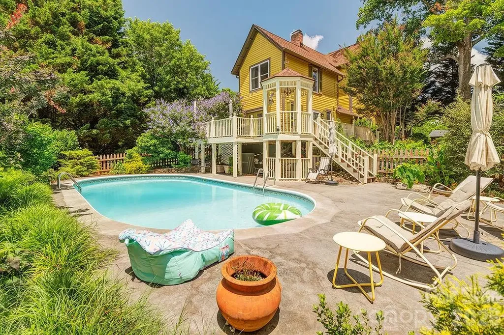 42 Church Street Weaverville NC 28787