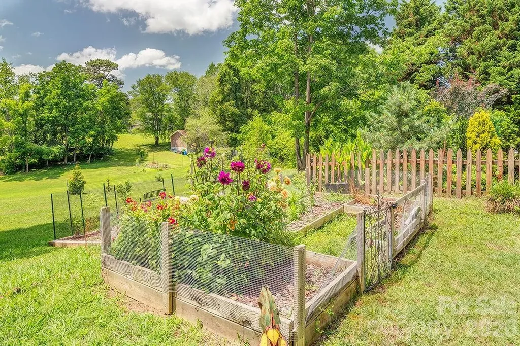 42 Church Street Weaverville NC 28787