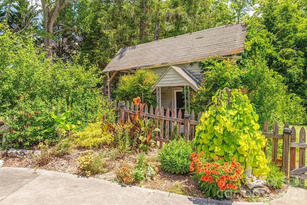 42 Church Street Weaverville NC 28787