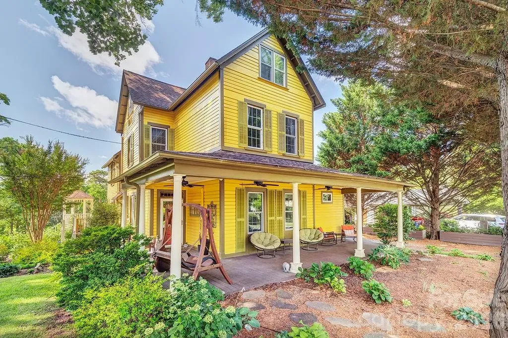 42 Church Street Weaverville NC 28787