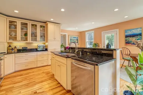42 Church Street Weaverville NC 28787