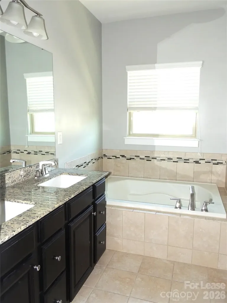 1912 Catkin Lane Charlotte NC 28205