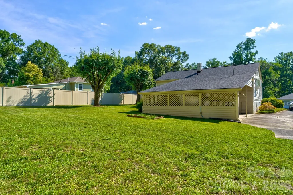 402 N Houser Street Cherryville NC 28021