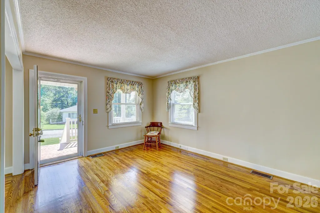 402 N Houser Street Cherryville NC 28021