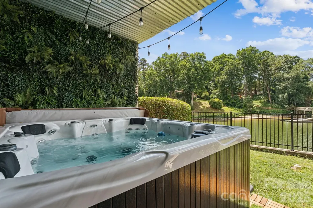 14039 Queens Harbor Road Charlotte NC 28278