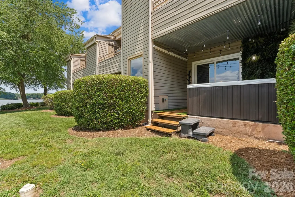 14039 Queens Harbor Road Charlotte NC 28278