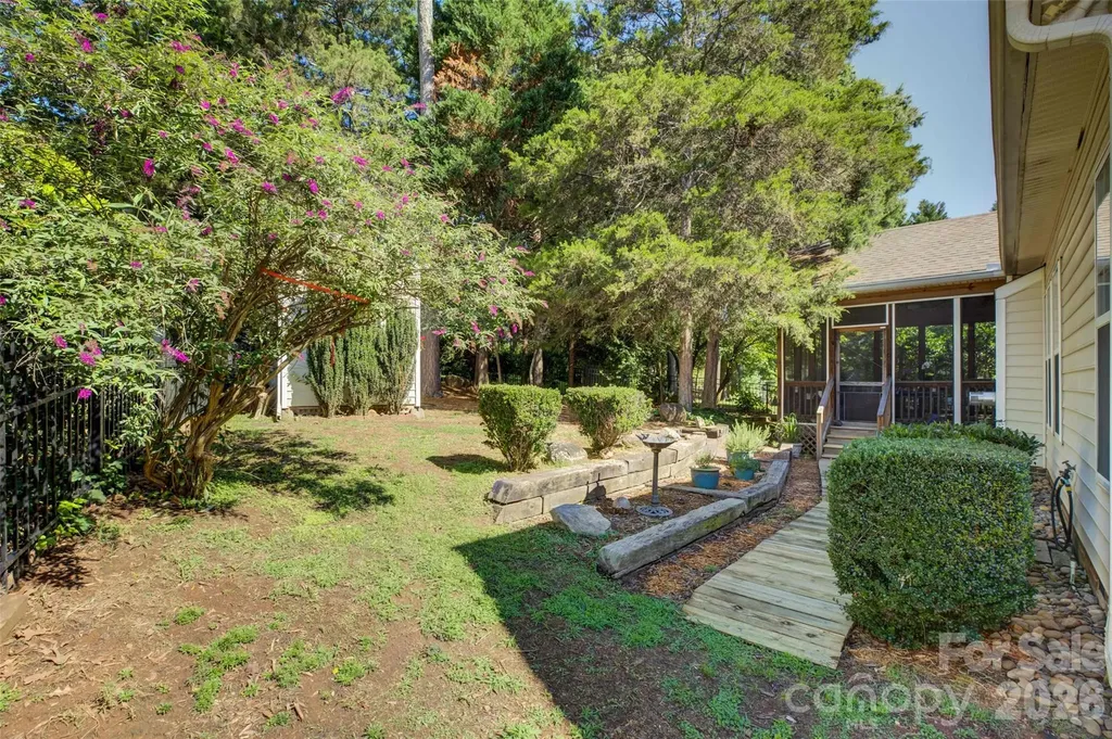 11611 Knightsdale Drive Charlotte NC 28277