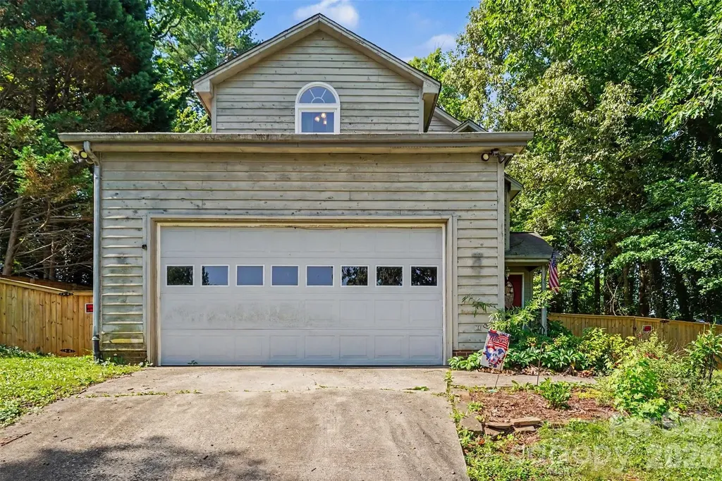 141 32nd Avenue NW Hickory NC 28601