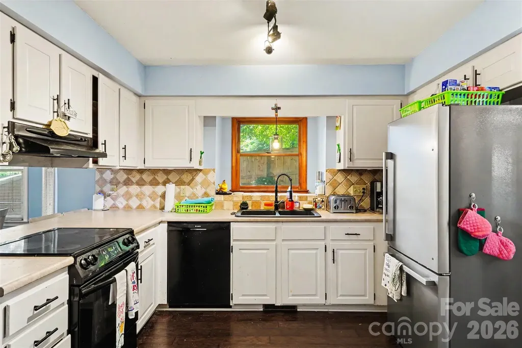 141 32nd Avenue NW Hickory NC 28601