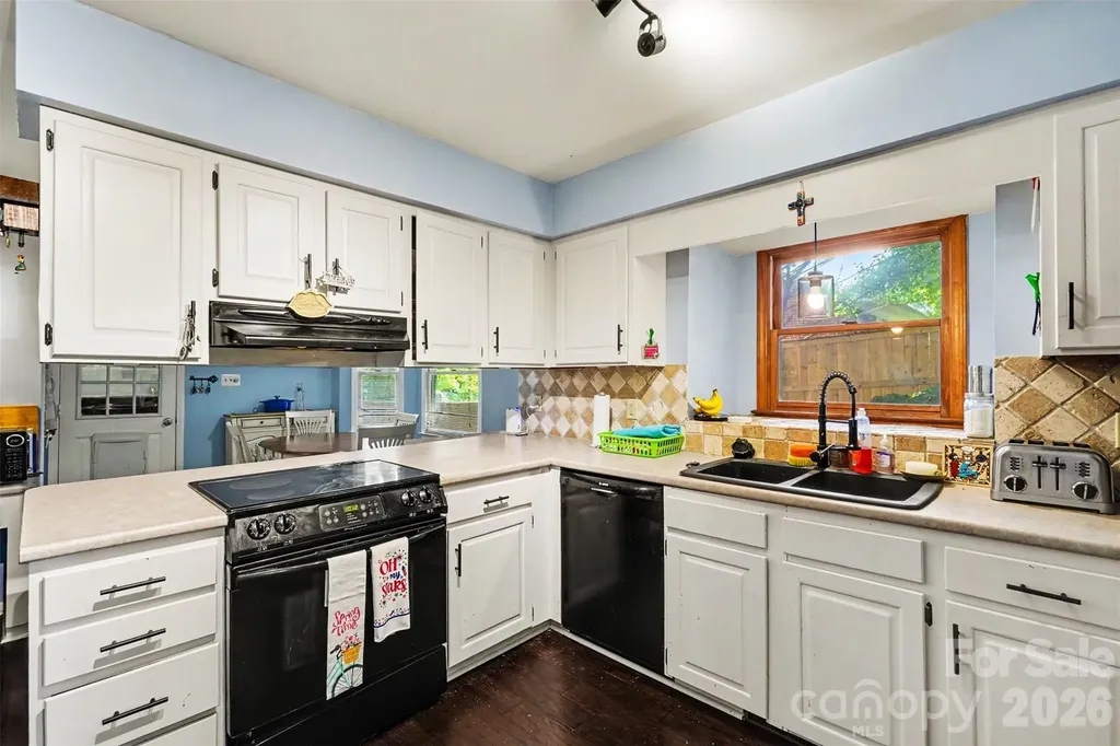 141 32nd Avenue NW Hickory NC 28601