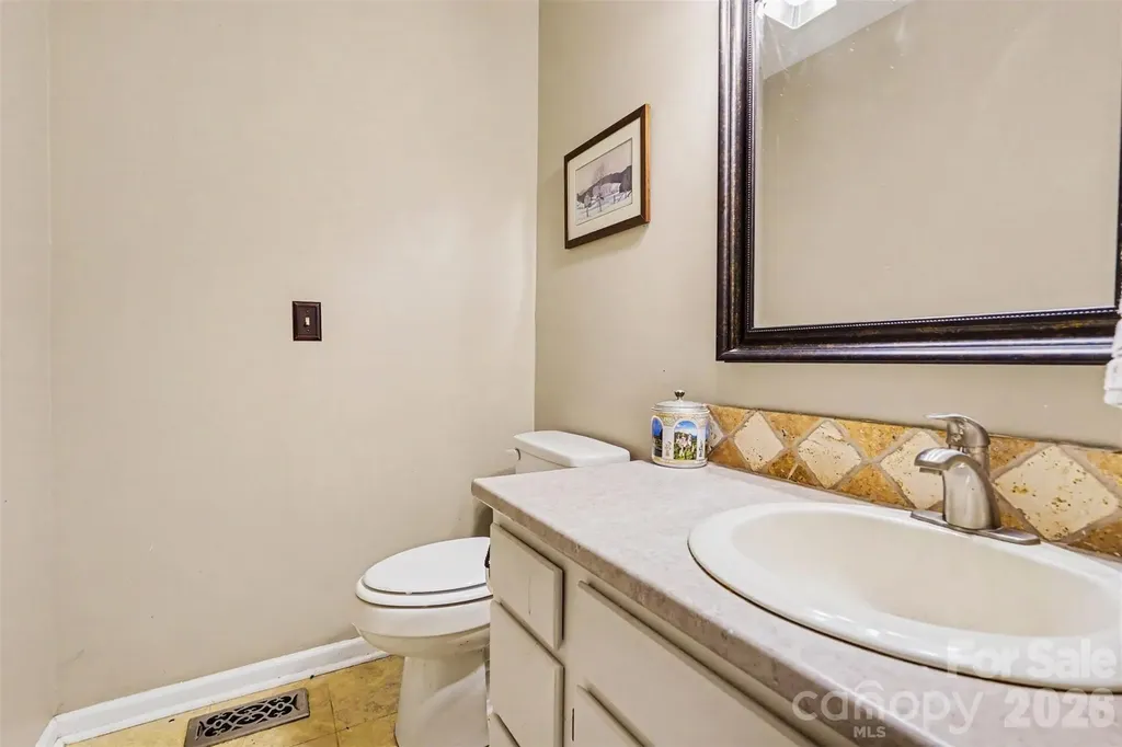 141 32nd Avenue NW Hickory NC 28601