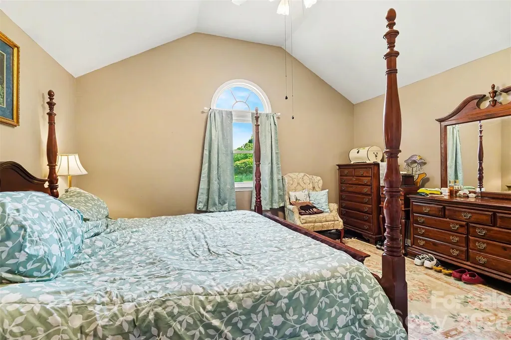 141 32nd Avenue NW Hickory NC 28601