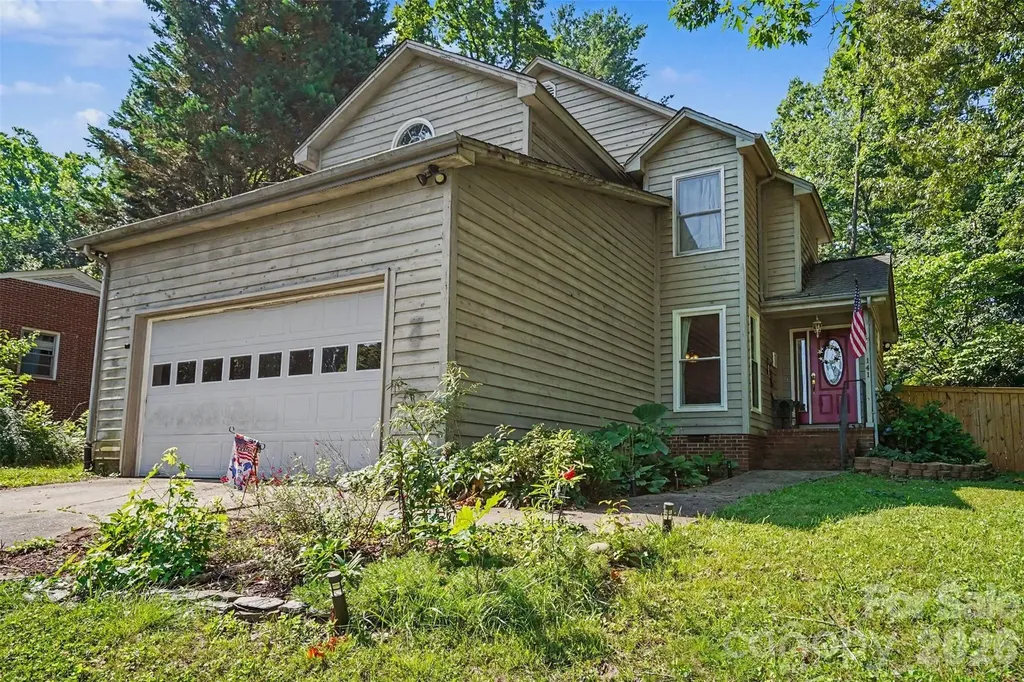 141 32nd Avenue NW Hickory NC 28601