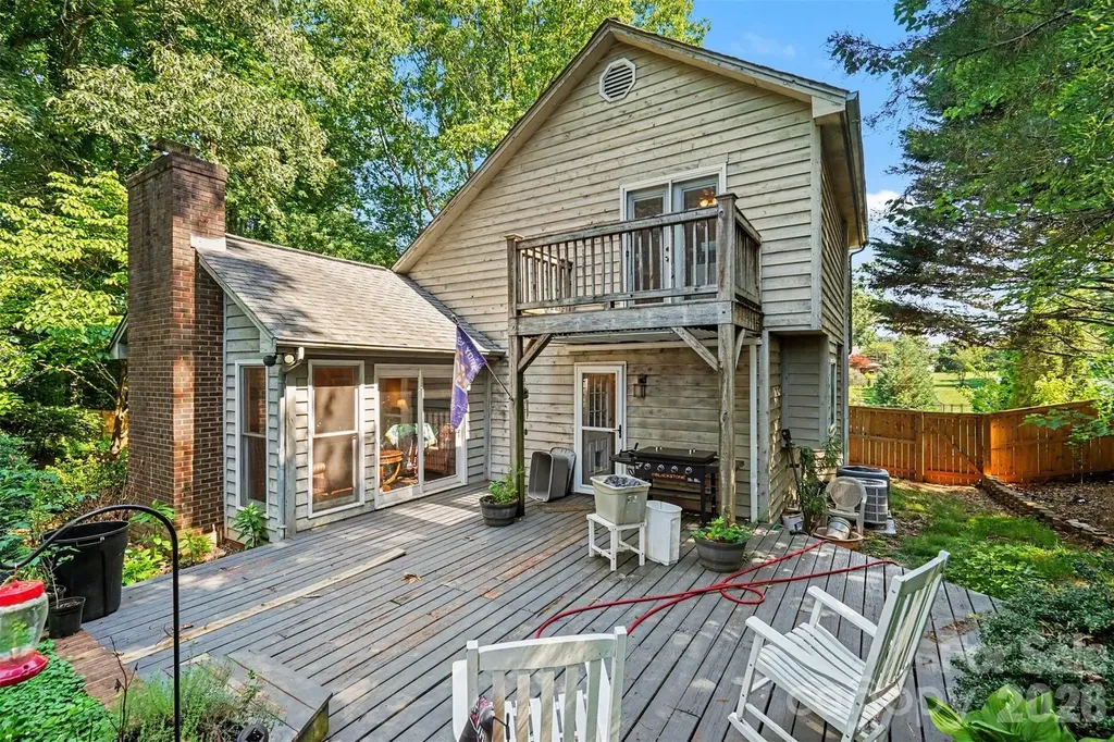 141 32nd Avenue NW Hickory NC 28601