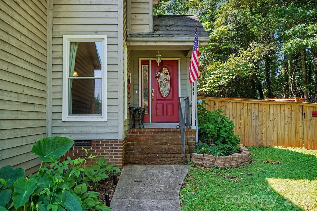 141 32nd Avenue NW Hickory NC 28601