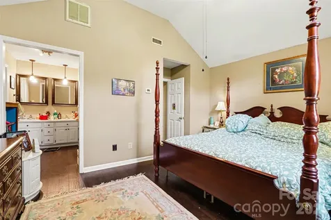 141 32nd Avenue NW Hickory NC 28601