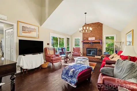 141 32nd Avenue NW Hickory NC 28601