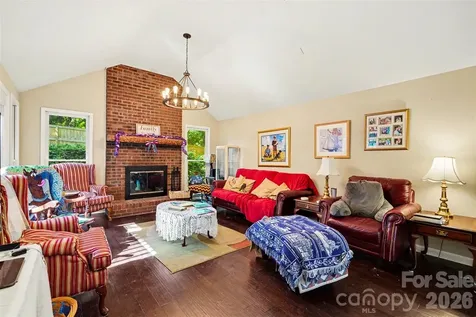 141 32nd Avenue NW Hickory NC 28601