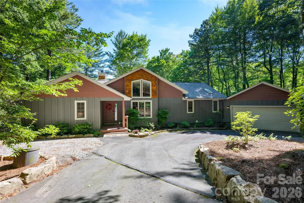 522 Toxaway Court Lake Toxaway NC 28747