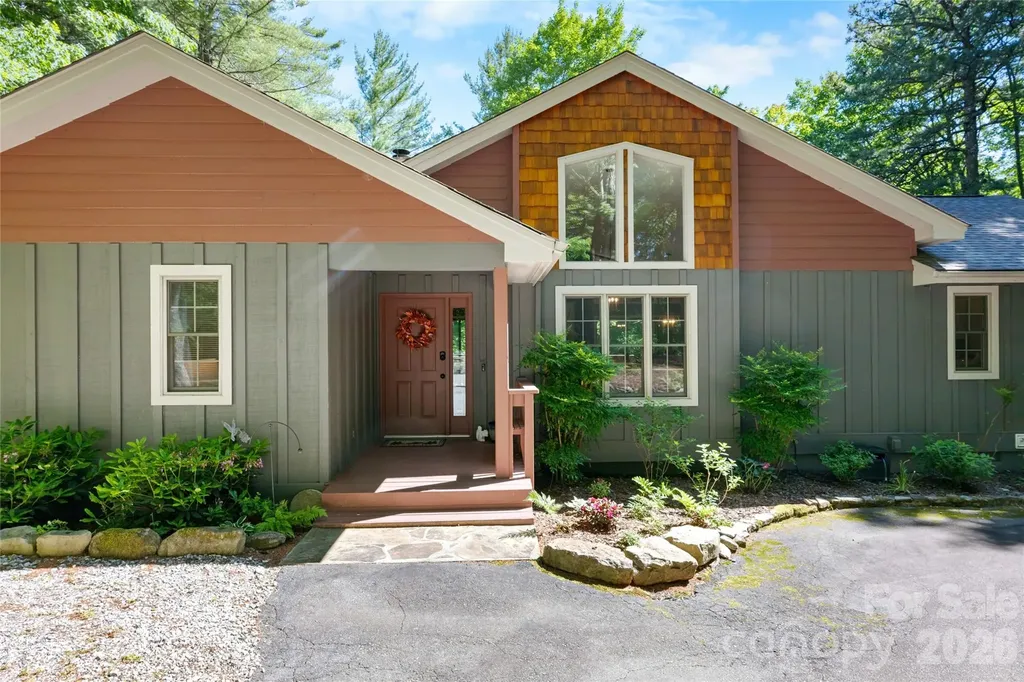 522 Toxaway Court Lake Toxaway NC 28747