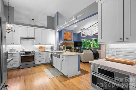 522 Toxaway Court Lake Toxaway NC 28747
