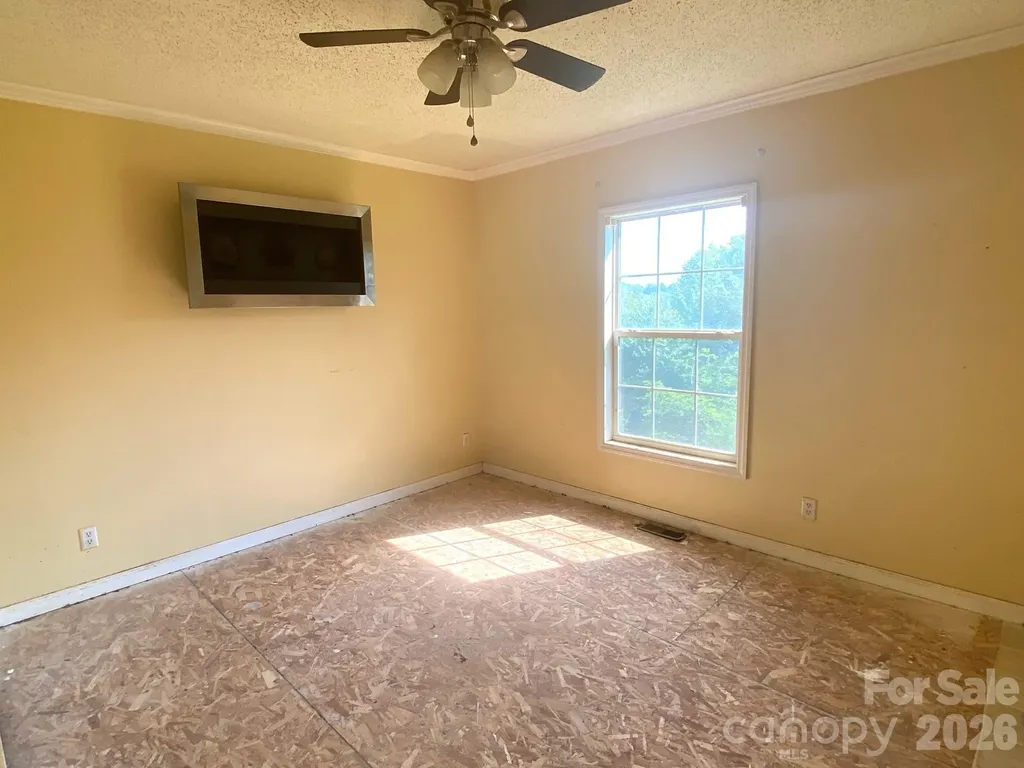 39 Henry White Lane Leicester NC 28748