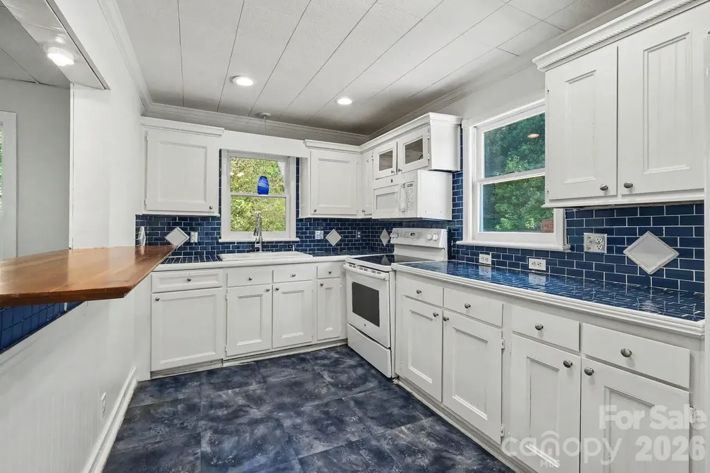 1402 1st Avenue Place NW Hickory NC 28601