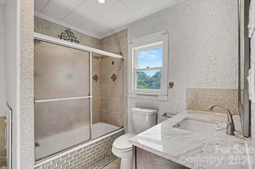 1402 1st Avenue Place NW Hickory NC 28601