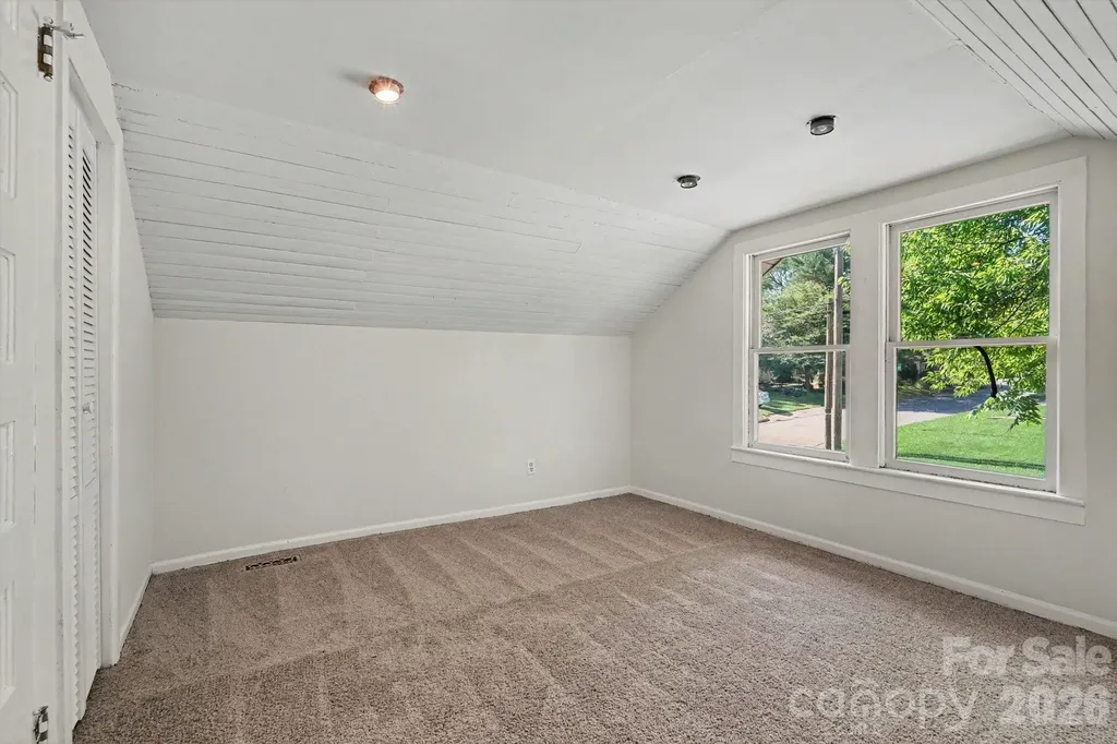 1402 1st Avenue Place NW Hickory NC 28601