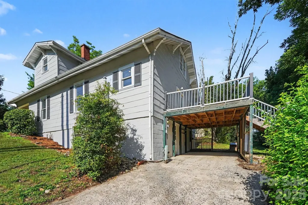 1402 1st Avenue Place NW Hickory NC 28601