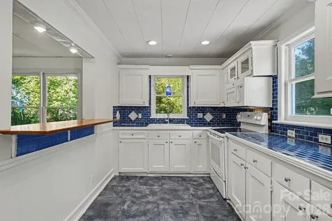 1402 1st Avenue Place NW Hickory NC 28601