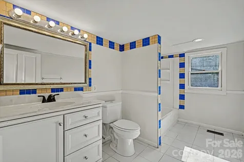 1402 1st Avenue Place NW Hickory NC 28601