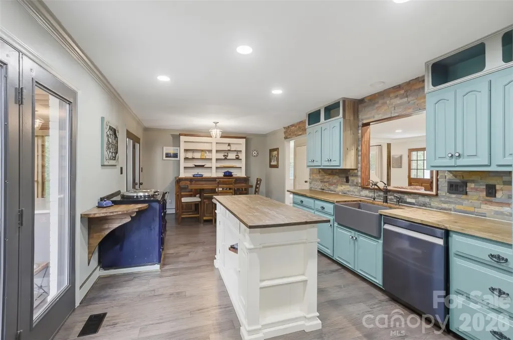 8301 Waxhaw Creek Waxhaw NC 28173