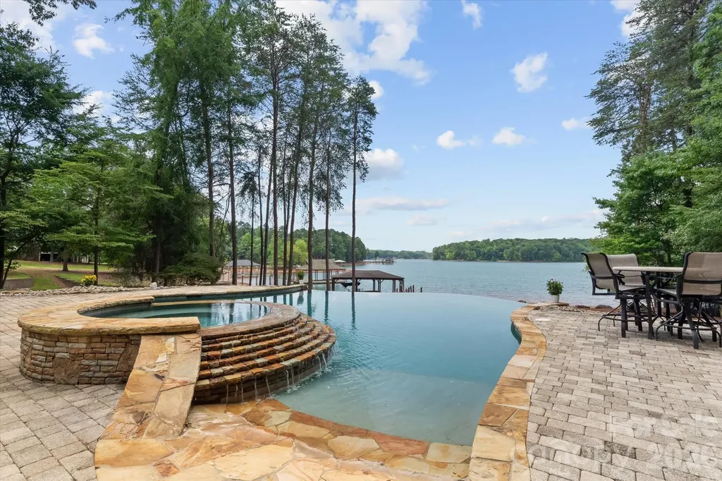 151 Eagle Chase Lane Troutman NC 28166