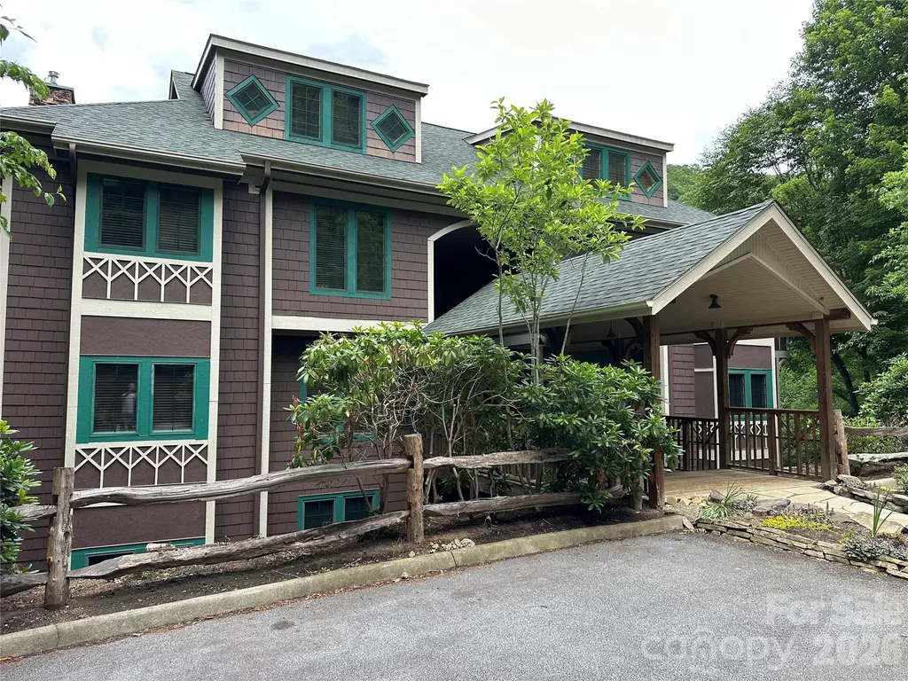222 Creekside Way Burnsville NC 28714