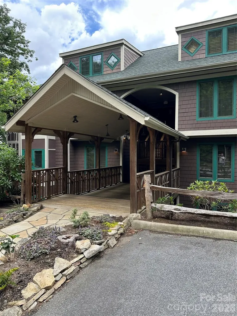 222 Creekside Way Burnsville NC 28714