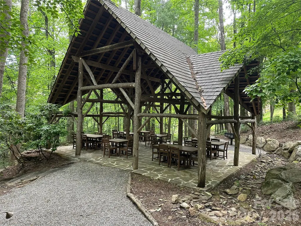 222 Creekside Way Burnsville NC 28714