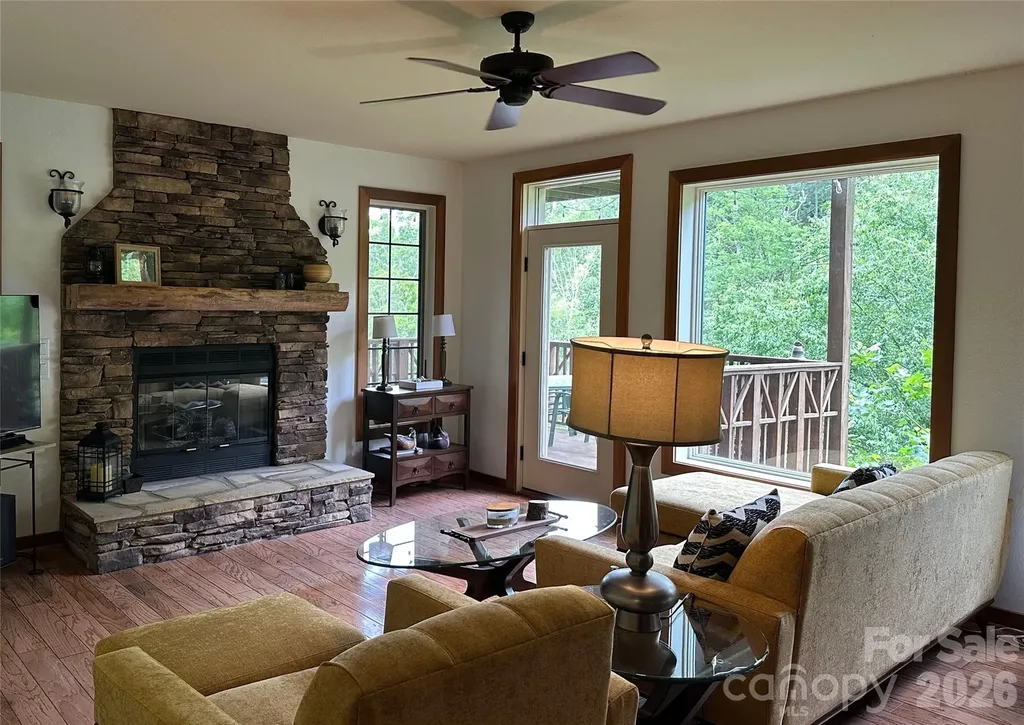 222 Creekside Way Burnsville NC 28714