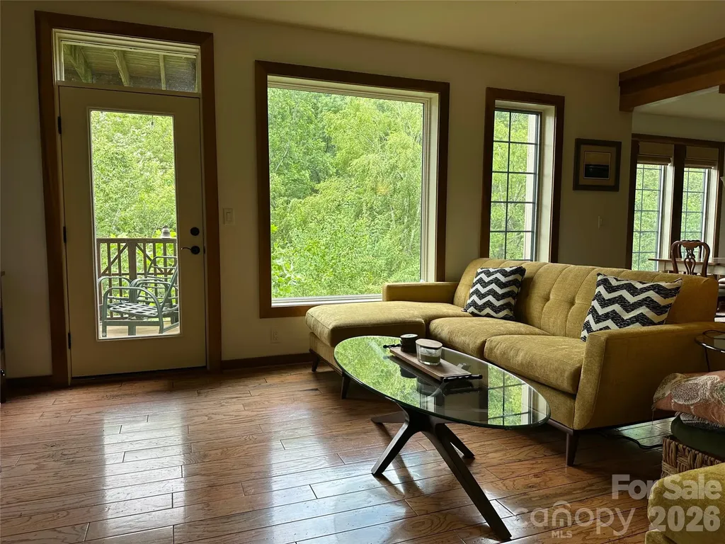 222 Creekside Way Burnsville NC 28714