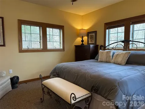 222 Creekside Way Burnsville NC 28714
