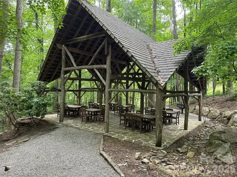 222 Creekside Way Burnsville NC 28714