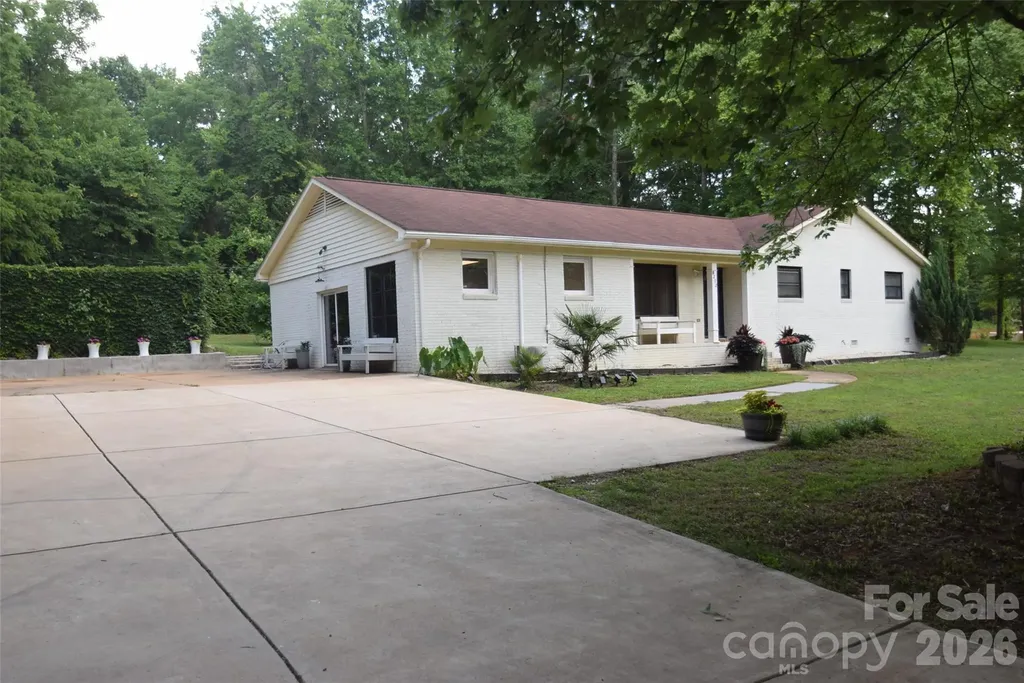 8202 Lawyers Road Mint Hill NC 28227