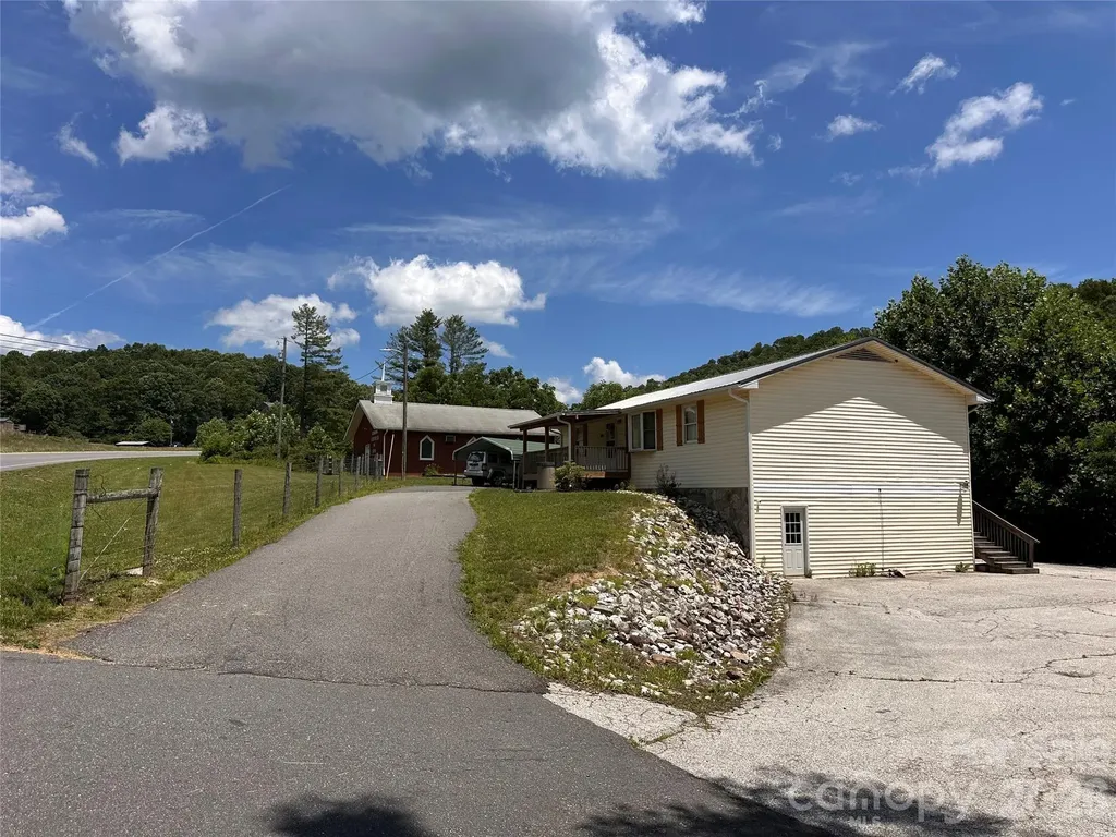 422 Us Highway 19e Highway Spruce Pine NC 28777