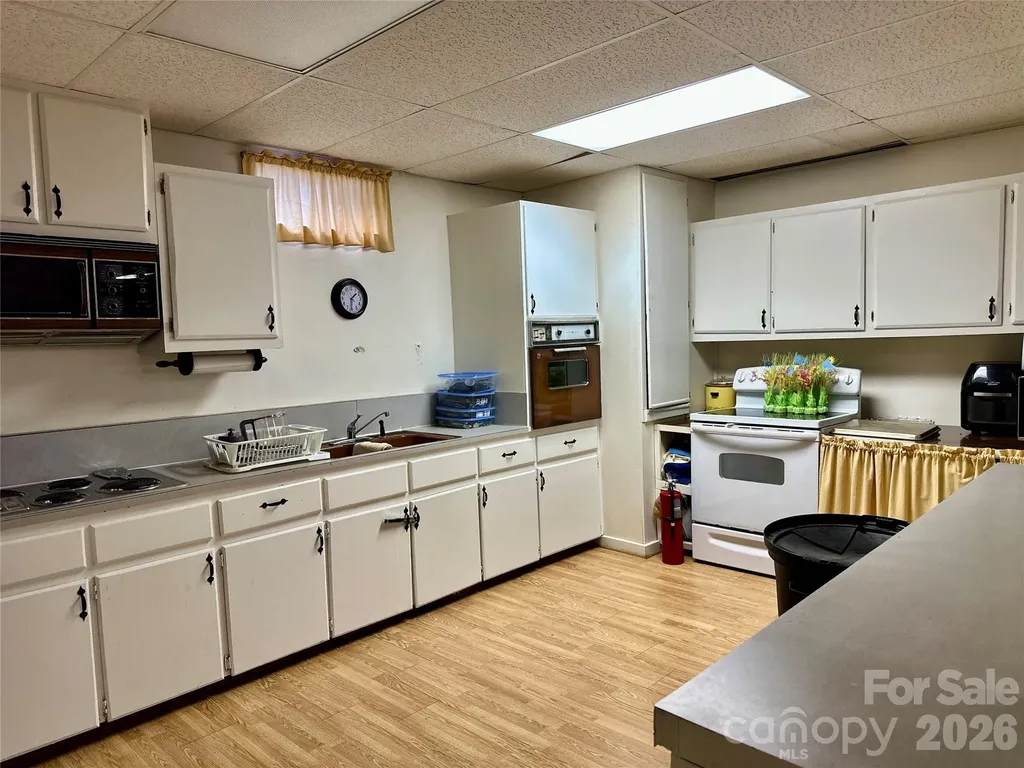 422 Us Highway 19e Highway Spruce Pine NC 28777