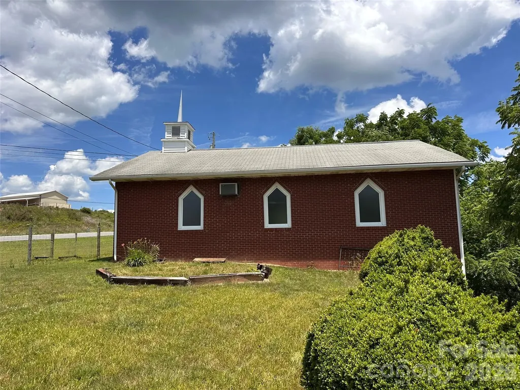 422 Us Highway 19e Highway Spruce Pine NC 28777